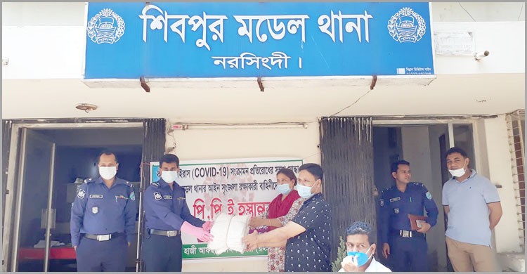 শিবপুরে আইনশৃঙ্খলা বাহিনীকে পি.পি.ই প্রদান শিবপুরে আইনশৃঙ্খলা বাহিনীকে পি.পি.ই প্রদান